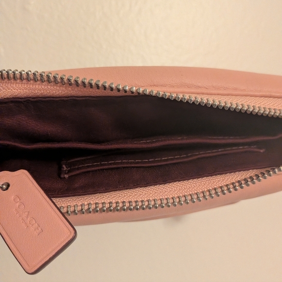 Coach Soft Pink Leather Small Purse With Attachable Long Chain Strap - Picture 3 of 4